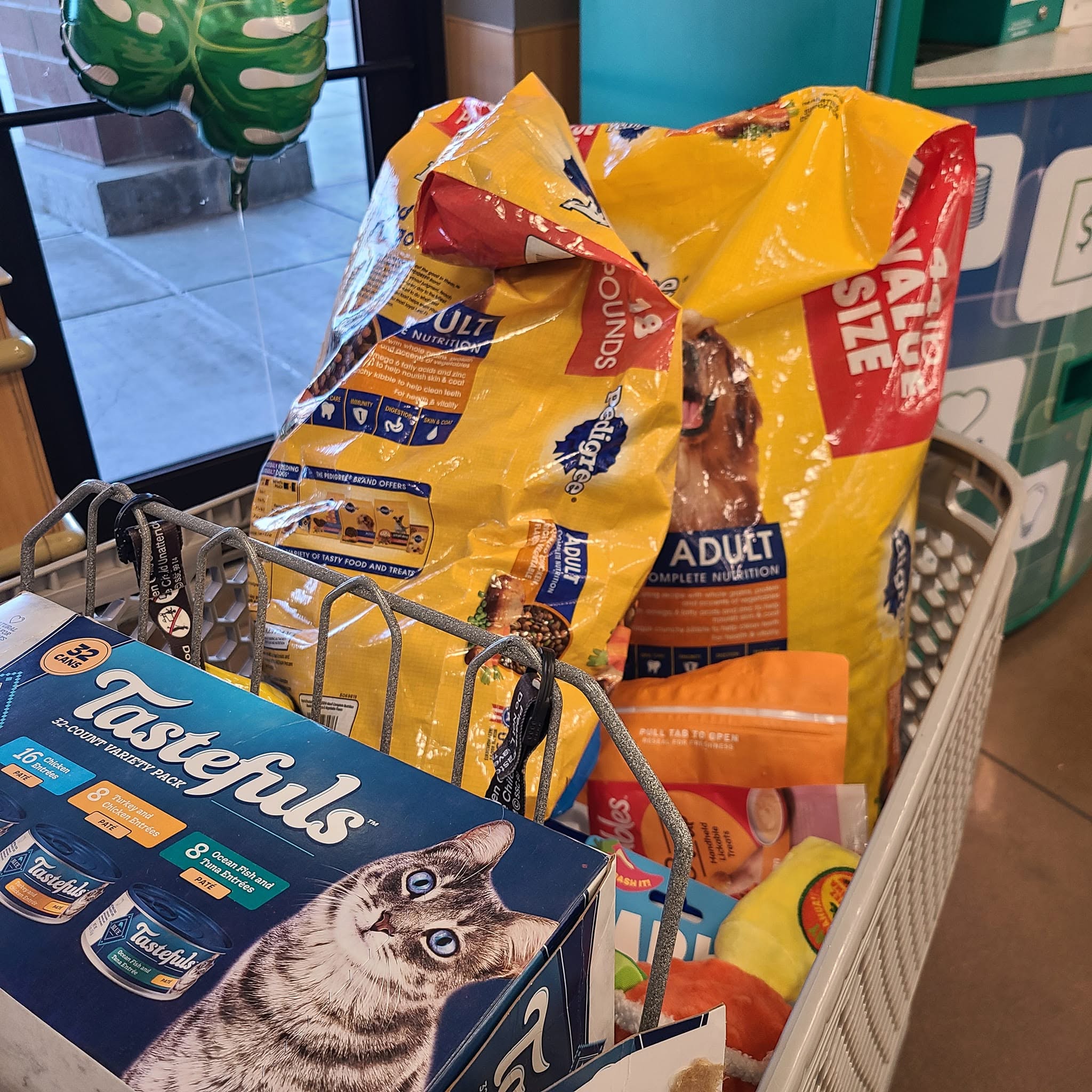 Donated pet food for ArkanPaws